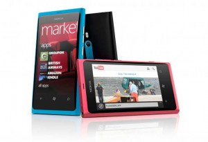 Le Nokia 800 est disponible chez les opérateurs.