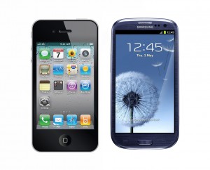 Un iPhone 4 et un Galaxy SIII.