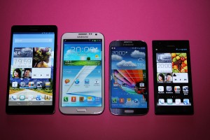 De g. à d.: Huawei Ascend Mate, Samsung Galaxy Note 2 et S4. Huawei Ascend P2. De g. à d.: Huawei Ascend Mate, Samsung Galaxy Note 2 et S4. Huawei Ascend P2.